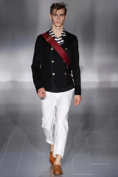 Look 25
